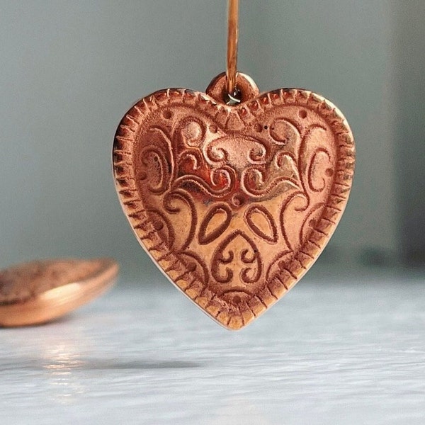 Vintage Copper Heart Ornate Etched Pendant Charms Beads 22mm (12)