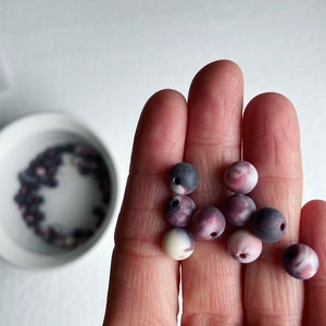 Vintage Round Lucite Beads Purple Mauve & White Marbling Matte 8mm 20 image 2