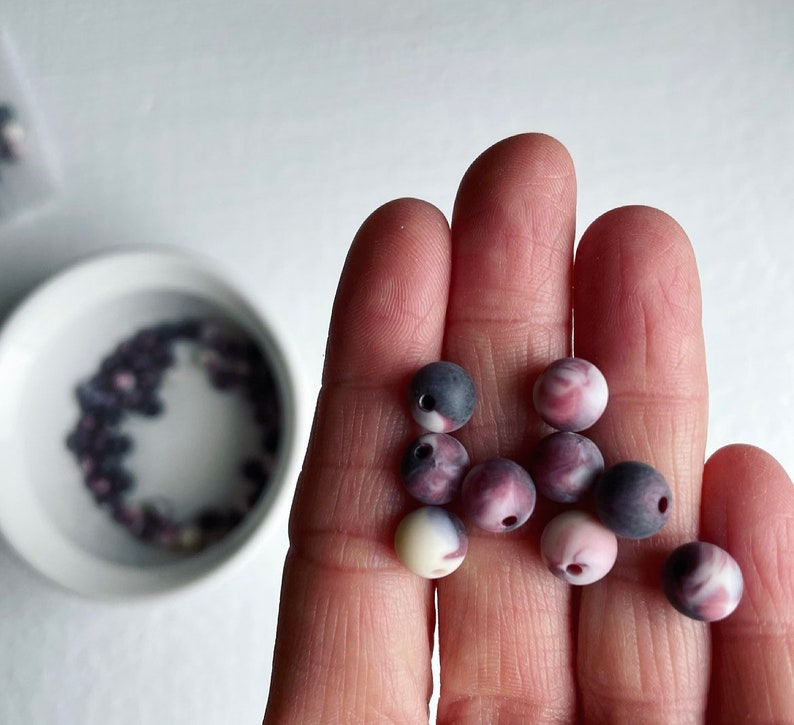 Vintage Round Lucite Beads Purple Mauve & White Marbling Matte 8mm 20 image 2