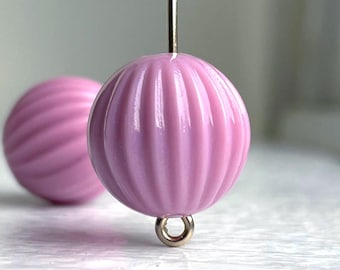 Hallonrosa räfflade runda akrylpärlor 14 mm (14)