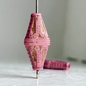 Cuentas acrílicas grabadas en oro rosa acrílico plano bicono 22 mm (16)