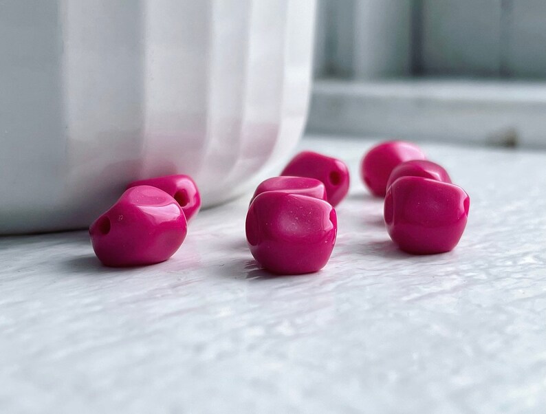 Vintage Lucite Hot Pink Nugget Beads 10mm 30 image 4