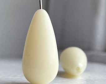 Vintage Lucite Cream Ivory Drop Teardrop Beads Half Drilled 28mm (6)