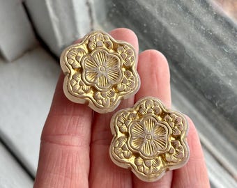 Chunky Crystal Acrylic Flower Beads Matte Clear Gold Floral 31x8mm (4)