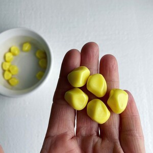 Vintage Yellow Lucite Pinched Oval Nugget Beads 16mm 12 image 2