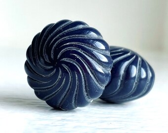 Vintage gecanneleerde marineblauwe lucite wervelende kussenkralen 26 mm (4) Chunky