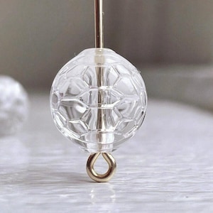 Cuentas de acrílico ovaladas talladas con forma de caparazón de tortuga transparente de 12 x 11 mm (12)