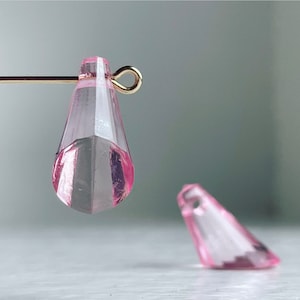 Light Pink Faceted Splayed Acrylic Pendant Drop Briolette Teardrop Beads 15mm (20)