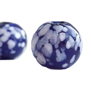 Vintage Chunky Blue White Round Venetian Murano Glass Lampwork Beads 18mm (2 beads)