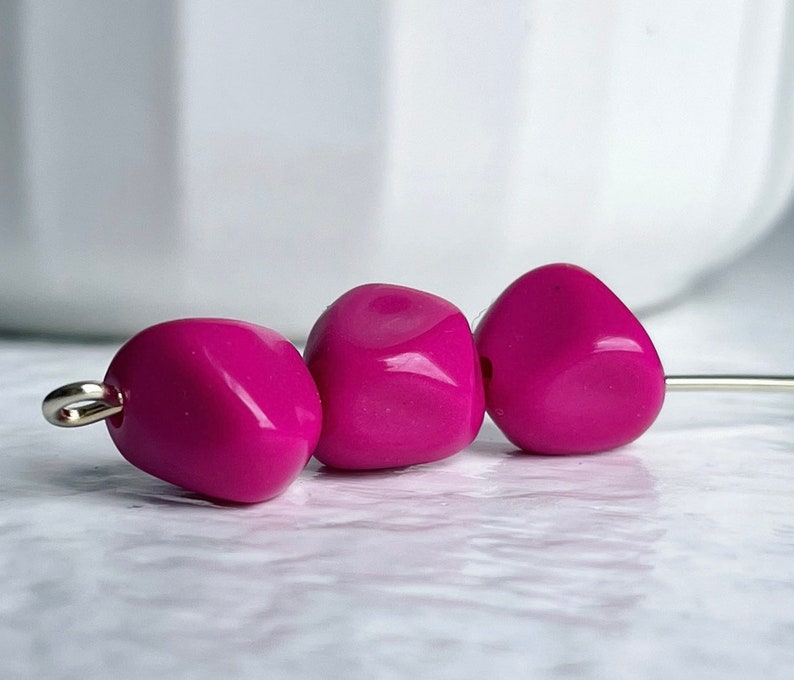 Vintage Lucite Hot Pink Nugget Beads 10mm 30 image 3