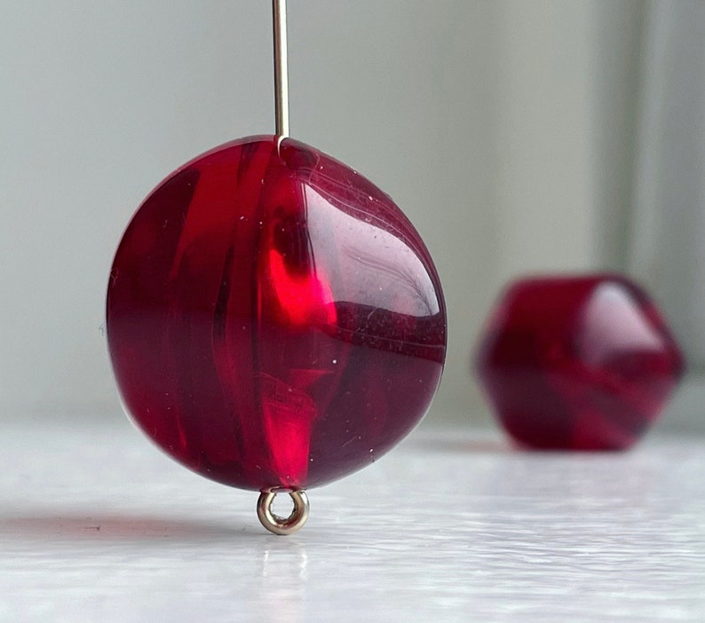 Vintage Wine Red Beveled Round LARGE Chunky Lucite Melon Beads 23mm 6 image 3