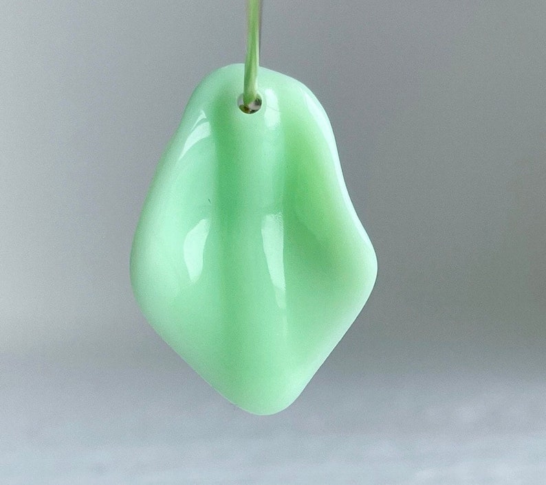 Curved Acrylic Green Pendant Leaf Beads 25mm 20 image 1