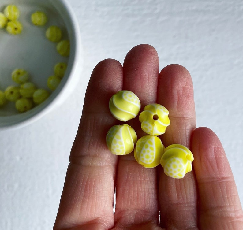 Acrylic Beads Yellow White Fluted Round Beads 12mm Speckled Beads 20 image 2