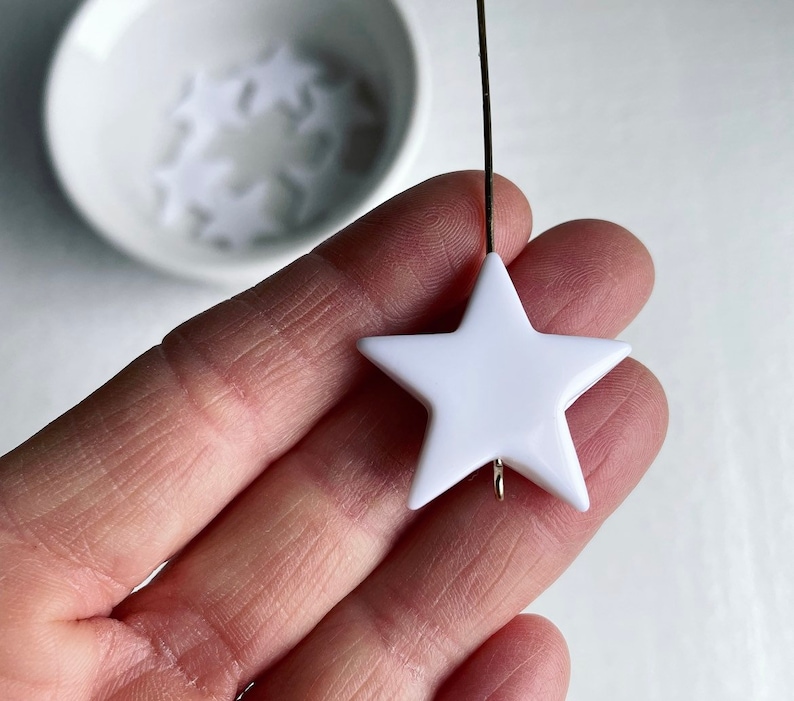 Vintage White Lucite Star Beads 28mm 8 image 2