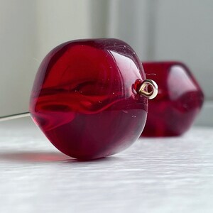 Vintage Wine Red Beveled Round LARGE Chunky Lucite Melon Beads 23mm 6 image 8