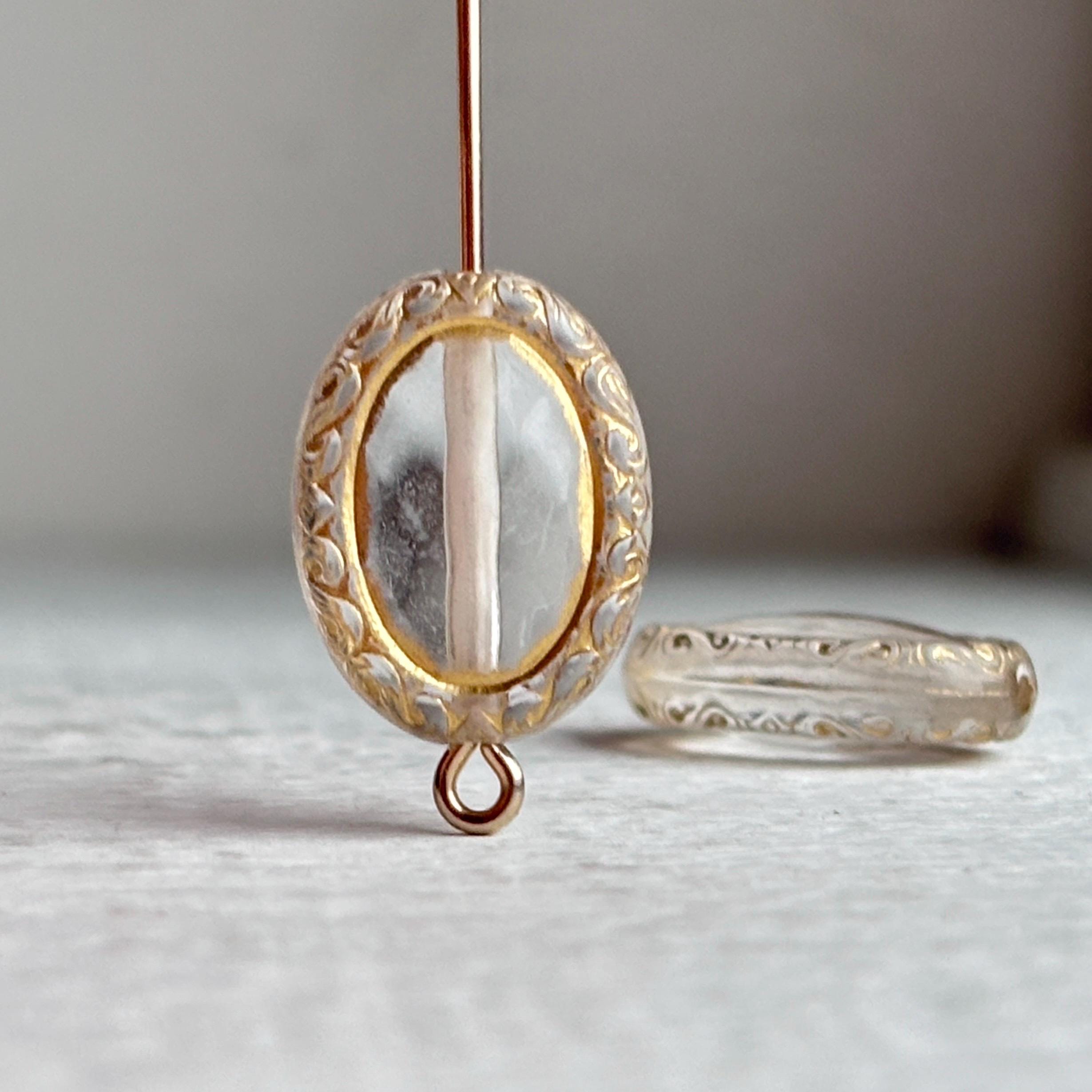 エッチングクリスタルゴールドインレイアクリルオーバルビーズ18mm（14