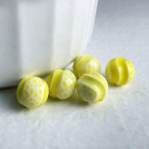 Acrylic Beads Yellow White Fluted Round Beads 12mm Speckled Beads 20 image 3