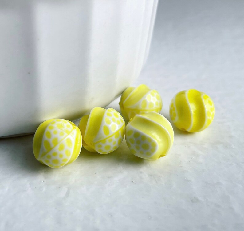 Acrylic Beads Yellow White Fluted Round Beads 12mm Speckled Beads 20 image 3