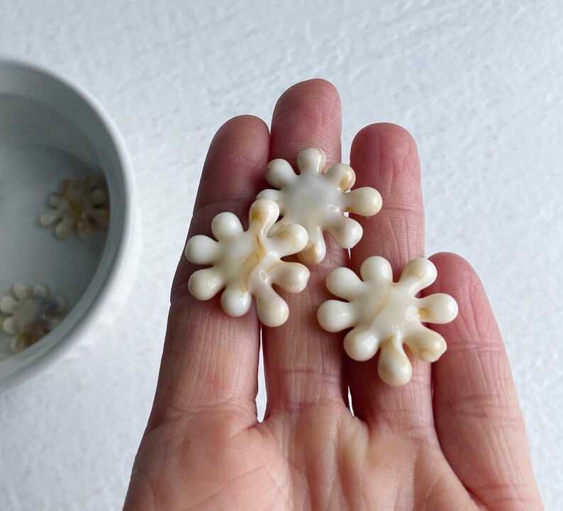 Acrylic Ivory Tan Marbled Flat Flower Beads 25mm 10 image 2