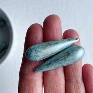 Vintage Blue White Gold Washed Lucite Drop Teardrop Pendant Beads 40mm 6 Italy image 2
