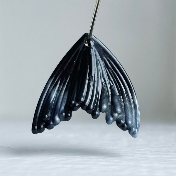 Marbled Black White Acrylic Curved Corrugated Wing Leaf Pendant Drops 27mm (8)