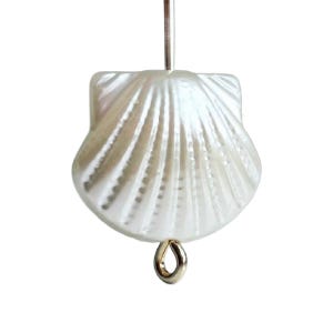 Pearly Pearl White Fluted Acrylic Clam Shell Beads Clamshell 16mm (16)