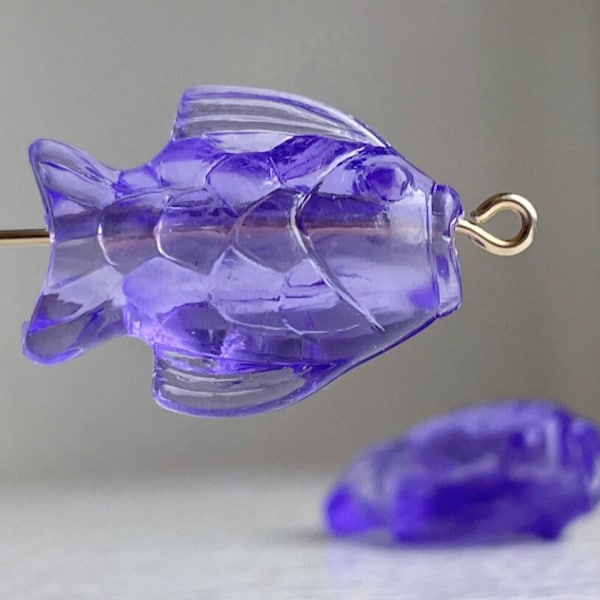 Vintage Carved Acrylic Purple Fish Beads Carved 24mm (8)