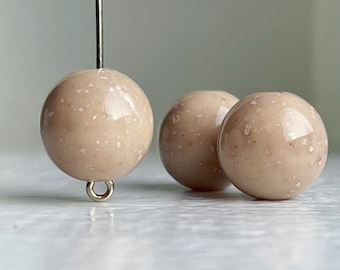 Tan White Flecks Round Faux Granite Acrylic Beads 14mm Speckled (12)