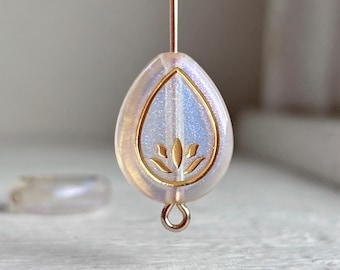 Contas de acrílico em forma de gota de lótus em cristal dourado transparente esculpidas com acabamento AB 17 mm (10)