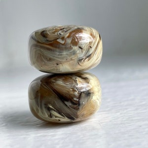 Vintage Lucite Marbled Tan Brown Caramel Saucer Donut Barrel Beads Chunky 23mm 4 Austrian image 2