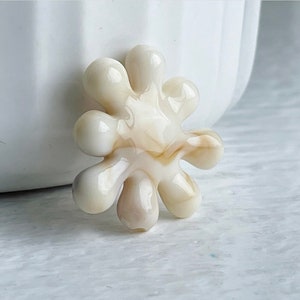 Acrylic Ivory Tan Marbled Flat Flower Beads 25mm 10 image 6