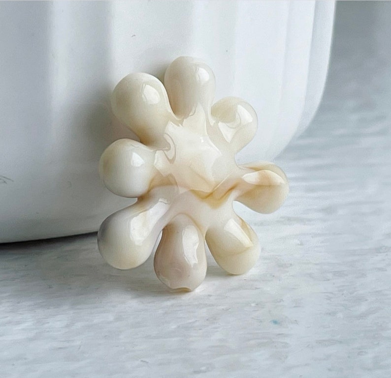 Acrylic Ivory Tan Marbled Flat Flower Beads 25mm 10 image 6