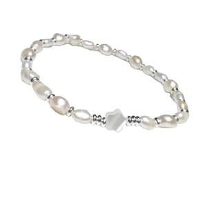 Dainty freshwater pearl bracelet with mother of pearl flower/heart, simple bridal jewelry, wedding gift for bride or bridesmaid