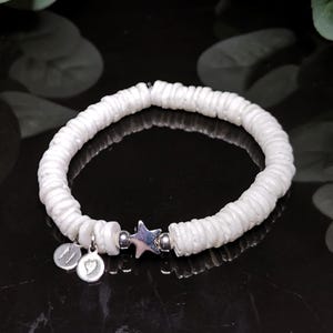 Pulsera de concha - estrella plateada, letra colgante en relieve, pareja, pulsera de la amistad, pulsera de mujer, pulsera con nombre, cuentas de 6 mm