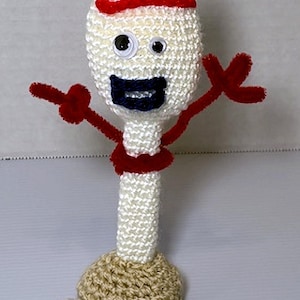 Forky de crochê feito à mão – Presente Disney inspirado em Toy Story