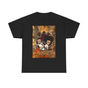 T-shirt unisex in cotone pesante con design Boondocks - Comoda maglietta grafica, abbigliamento casual, regalo per i fan, streetwear, stile quotidiano