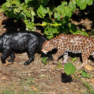 1:6 scale hand painted, 3D printed Jaguar figurine, black or regular color, 12&quot; long