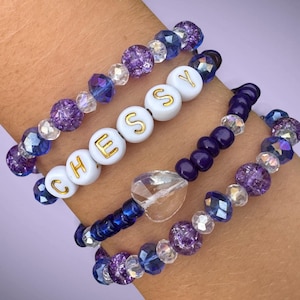 Chessy-inspiriertes Armbandset | Personalisiertes Armbandset im Cheshire-Stil | Schmuck im blau-lila Katzen-Look | 4-teiliges Armbandset