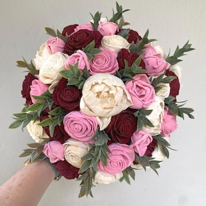 Sola Holzblume Brautstrauß, Schattierungen von Burgund, Blush rosa und natürlich oder wählen Sie benutzerdefinierte Farben mit künstlichen Grün, auf Bestellung gefertigt