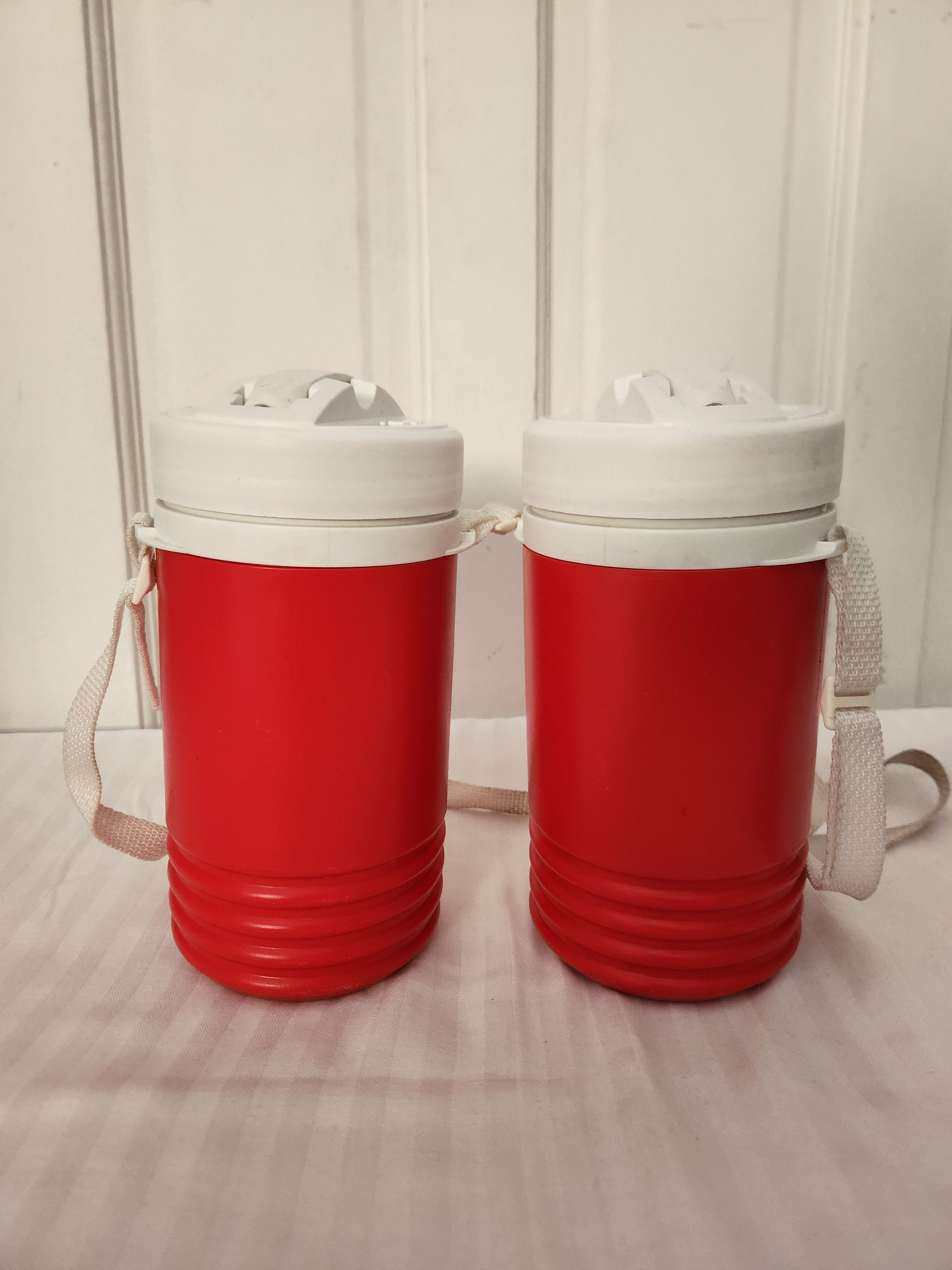 Igloo Inner Glass Thermos 1.8 Liter 60oz with two cups hot cold