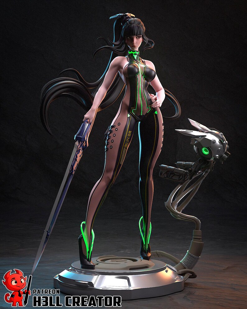 Pode incluir: Figura detalhada de uma mulher em um body futurista preto e verde, segurando uma espada. A figura tem cabelo longo preto e est&aacute; em p&eacute; em uma plataforma circular com um companheiro rob&oacute;tico. A base tem o texto "PATREON H3LL CREATOR".