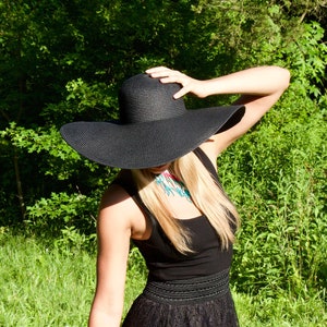 Big black sun hat hotsell