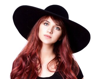 hat with big brim