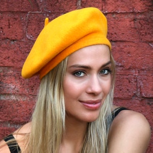 Off White Wool Beret: 1940s French Style, Small Head Fit Gold