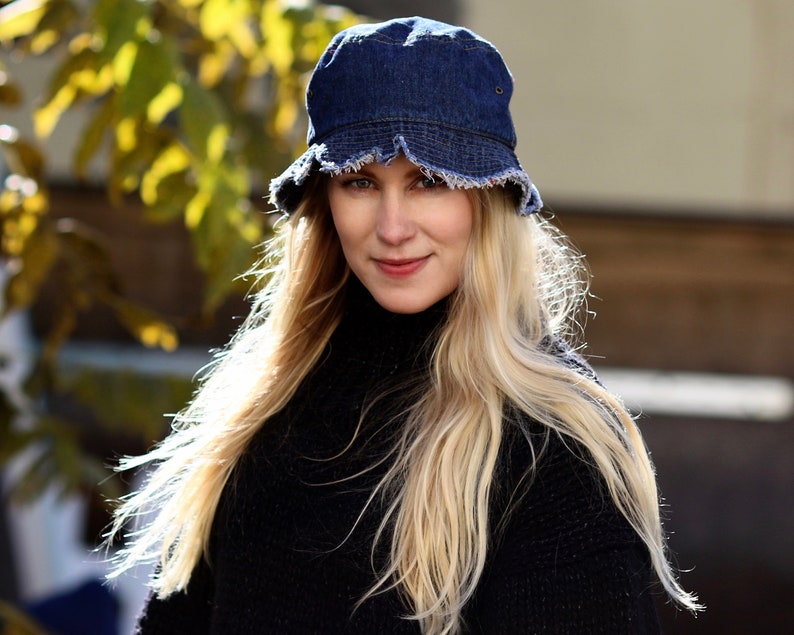 denim bucket hat outfit