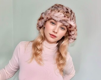 国内で当店のみ EMBRYO - Fuzzy Bone Claw Faux Fur Hat 国内で当店のみ EMBRYO - Bone Faux Fur Bag-Hat (ハット