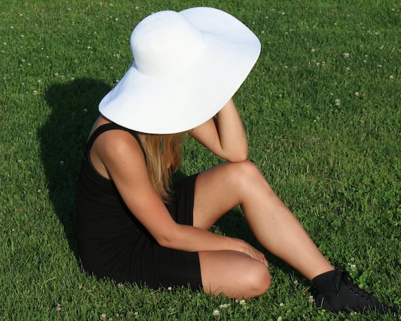 Wide Brimmed Straw Hat, Sun Shade Hat SPF50 Sunblock, Crushable