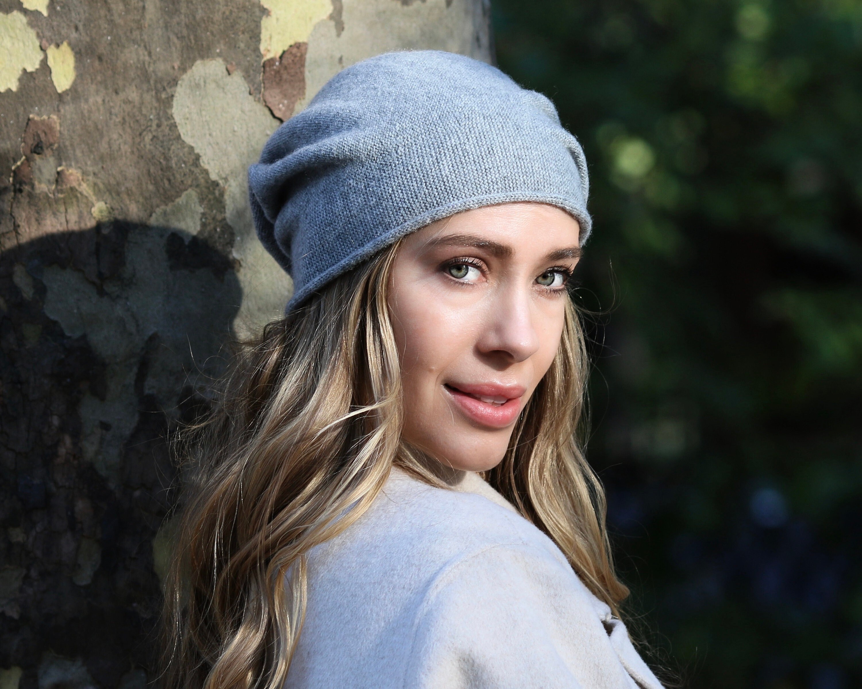Cashmere Knit Hat: Women display picture 1