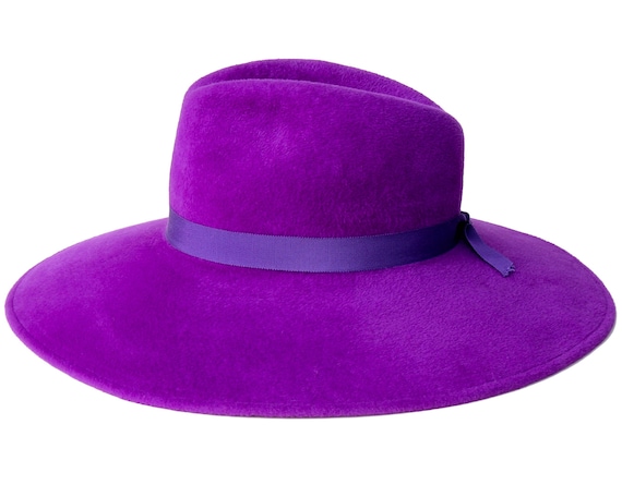 purple hat