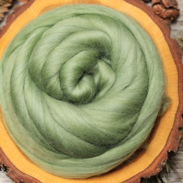 GARDEN IVY Merino wool roving combed top, spinning, nuno felting, weaving - 2 oz